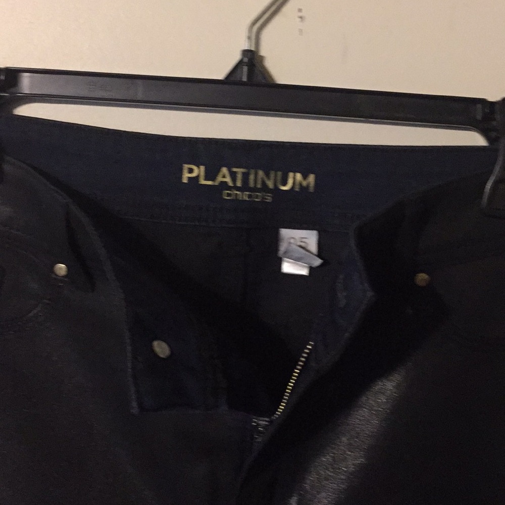 Chico’s leather look with a shine size 0.5= 6p